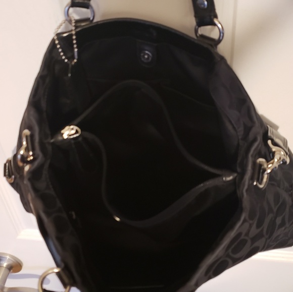 Authentic black Coach Purse Shoulder Handbag - Picture 3 of 4